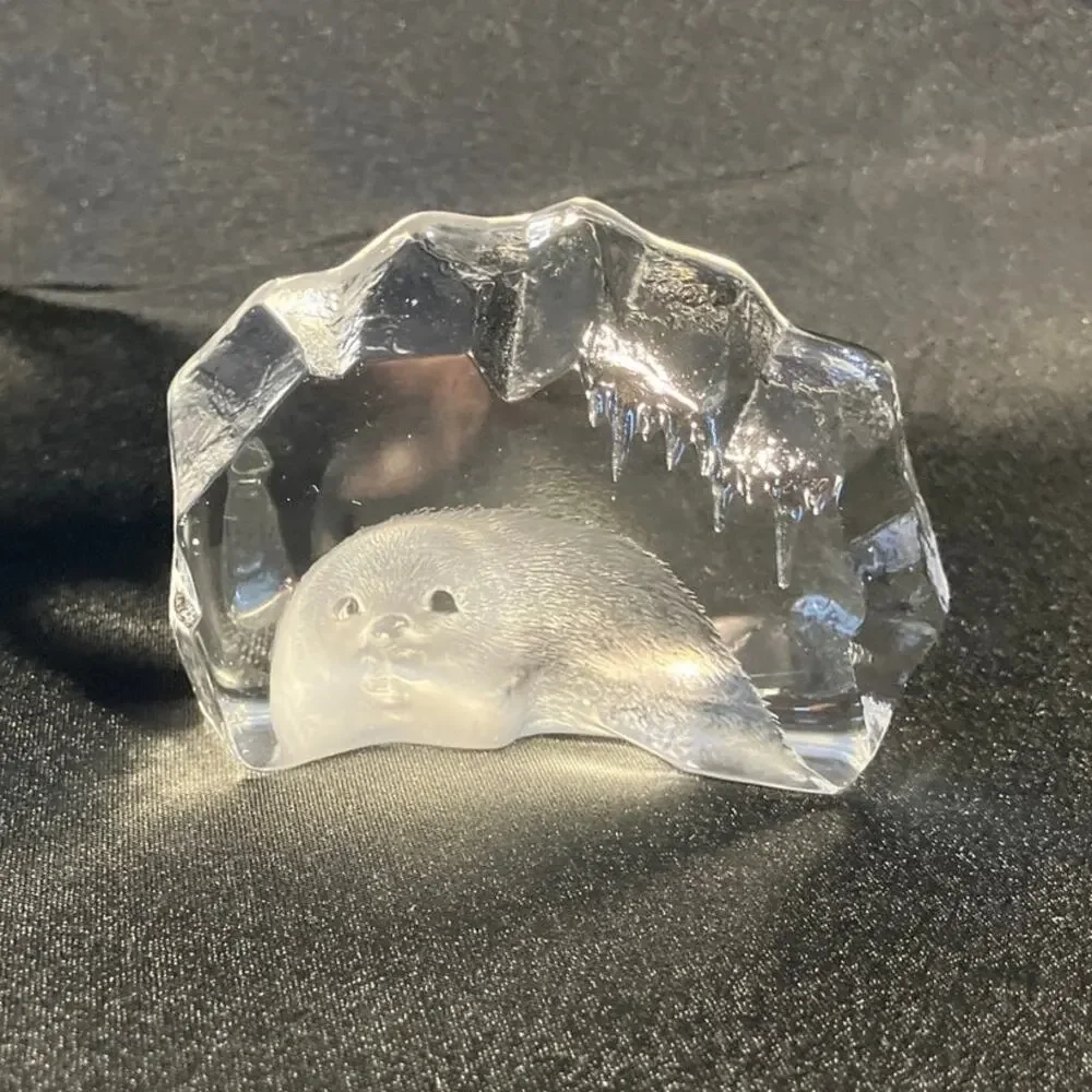Mats Jonasson Sweden Baby Seal Lead Crystal Paperweight Scratches Back - Picture 3 of 11